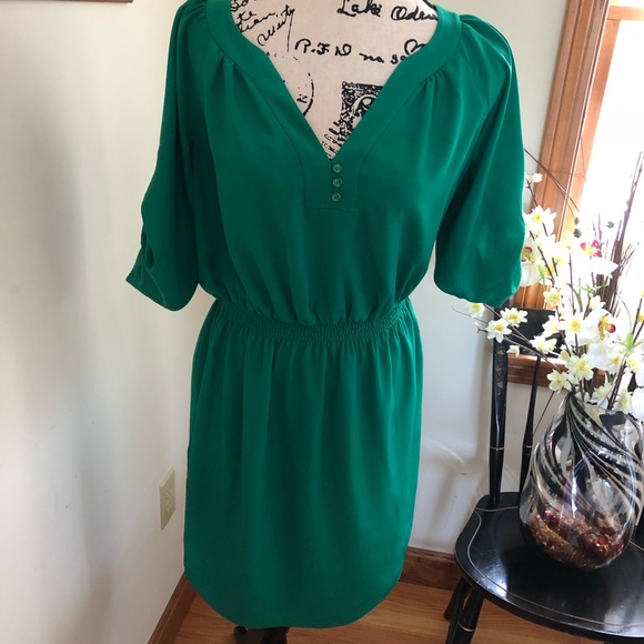 Shoshanna Dresses & Skirts - Shoshanna emerald green roll sleeve v neck midi